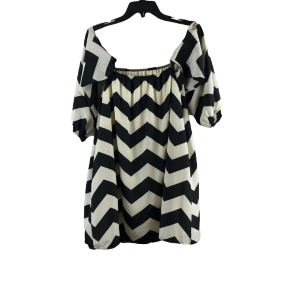 Sage Cold Shoulder dress 
Symmetrical Large Black - Picture 2 of 7